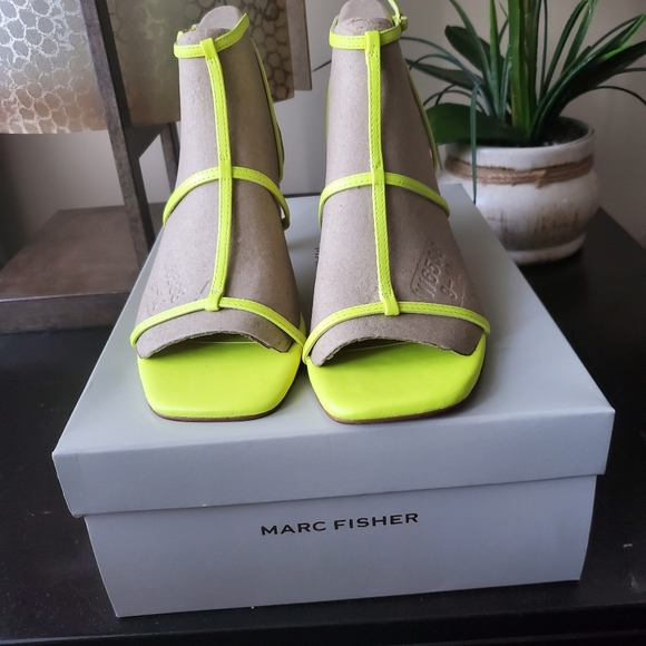 STRAPPY HEEL SANDAL - Picture 2 of 8